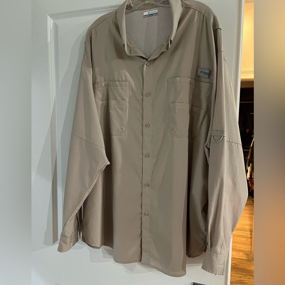 Beige Columbia fishing shirt